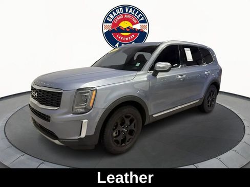 Used 2022 Kia Telluride EX w/ Towing Package image 3