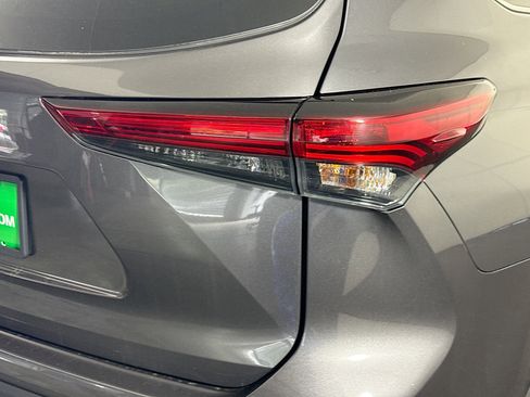 Used 2023 Toyota Highlander L FWD image 34