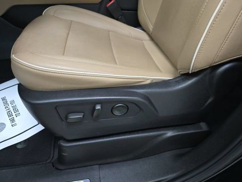 Used 2024 Chevrolet Tahoe Premier AWD/4WD image 18