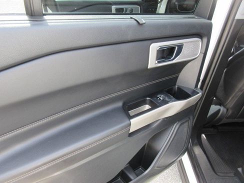 Used 2022 Ford Explorer Limited w/ Equipment Group 301A image 16