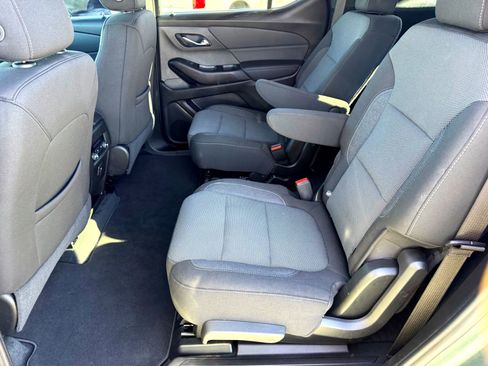 Used 2023 Chevrolet Traverse LT image 17