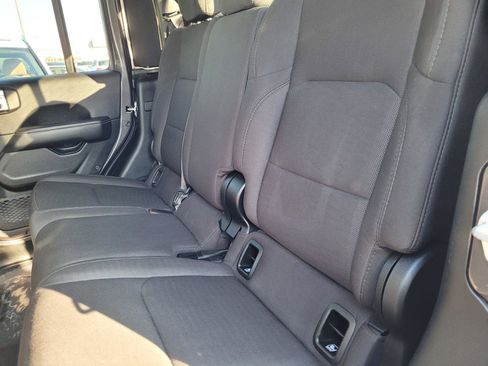 Used 2020 Jeep Gladiator Overland w/ Trailer Tow Package image 15