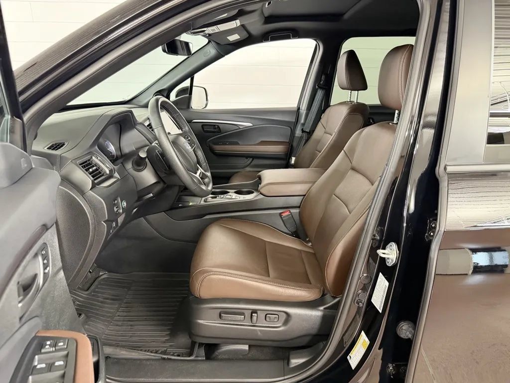 Used 2025 Honda Passport EX-L image 12