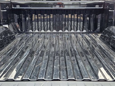 Used 2022 Chevrolet Silverado 1500 LT RWD image 32