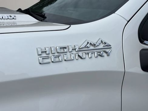 Used 2022 Chevrolet Silverado 1500 High Country w/ High Country Premium Package AWD/4WD image 41