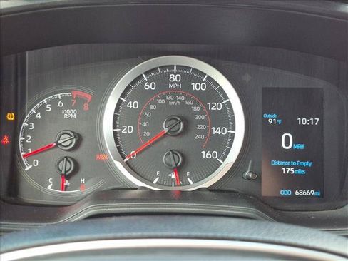 Used 2021 Toyota Corolla SE FWD image 3