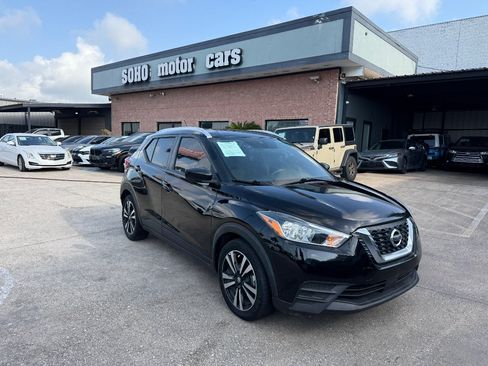 Used 2020 Nissan Kicks SV FWD image 3