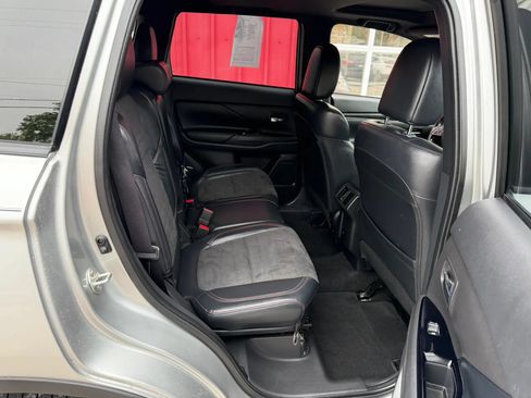 Used 2020 Mitsubishi Outlander SE FWD image 16