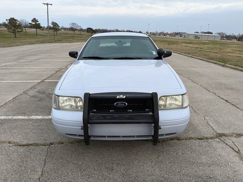 Used 2011 Ford Crown Victoria Police Interceptor w/ Radio Suppression Pkg image 7
