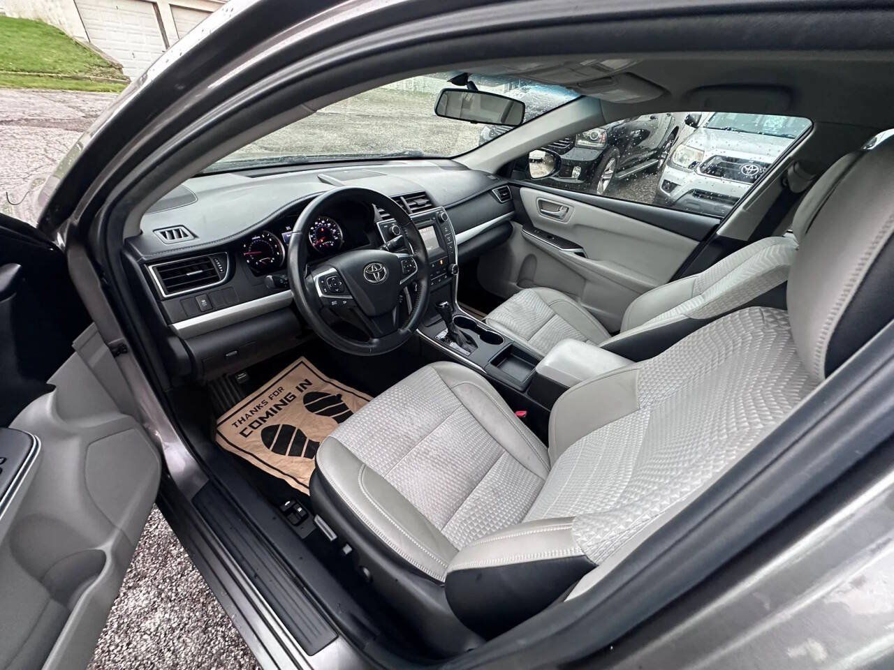 Used 2015 Toyota Camry SE FWD image 9