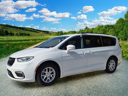 Certified 2022 Chrysler Pacifica Touring-L FWD image 2