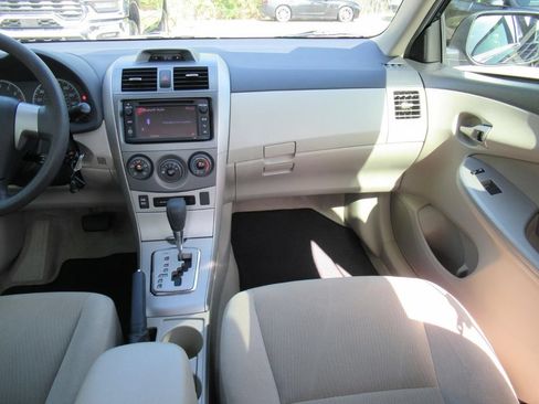 Used 2013 Toyota Corolla LE FWD image 14