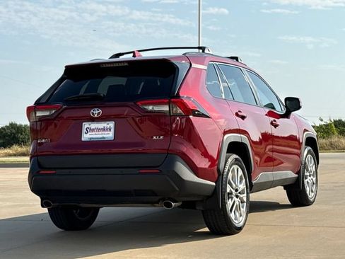 Used 2023 Toyota RAV4 XLE Premium FWD image 8