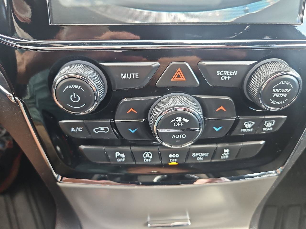 Used 2021 Jeep Grand Cherokee Limited AWD/4WD image 36