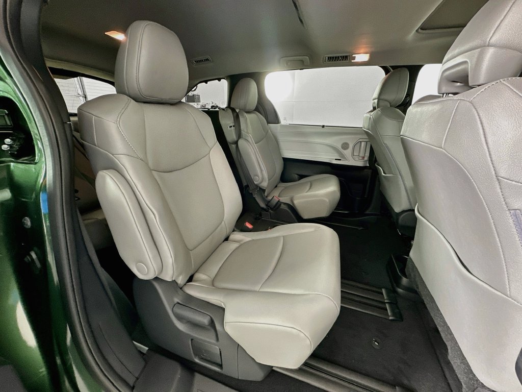 Certified 2026 Toyota Sienna XLE FWD image 28