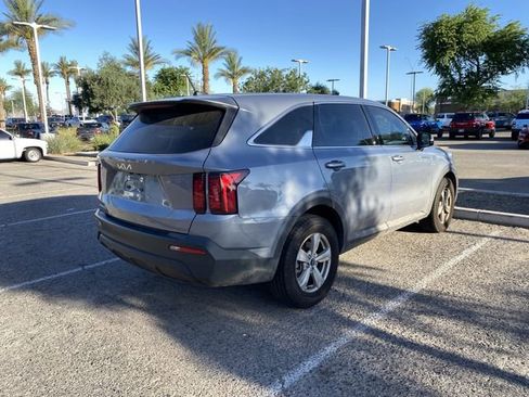 Used 2023 Kia Sorento LX FWD image 4