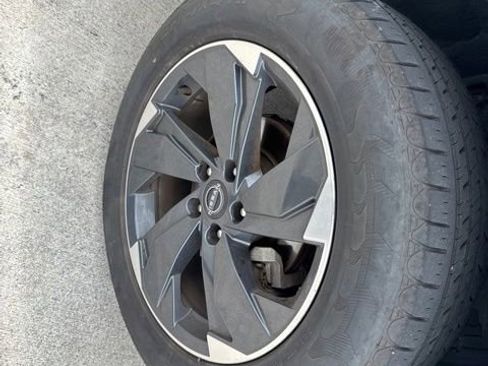 Used 2024 Nissan Rogue SV FWD image 19