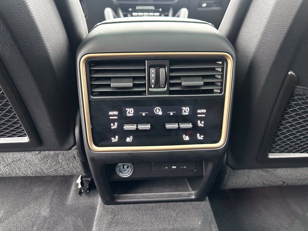 Used 2025 Porsche Cayenne GTS AWD/4WD image 22