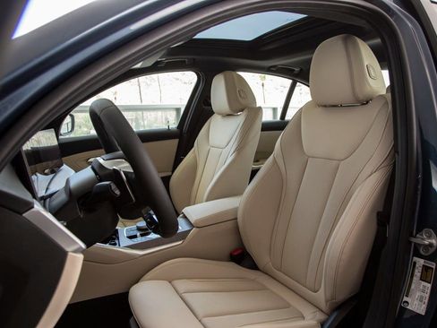 New 2025 BMW 330i Sedan w/ Convenience Package image 18