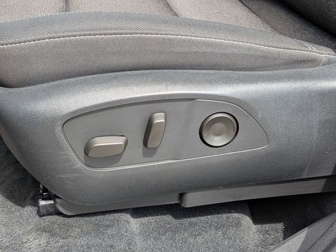 Used 2025 Chevrolet Traverse LT FWD image 16