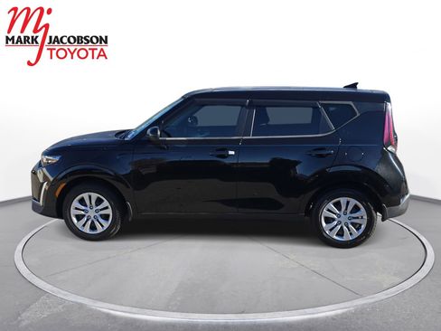 Used 2023 Kia Soul LX image 12