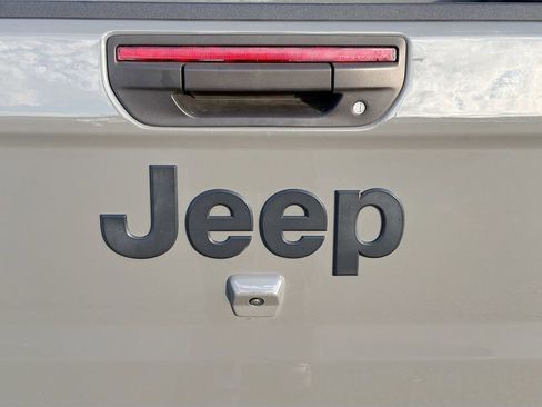 Used 2020 Jeep Gladiator Sport w/ Quick Order Package 24S AWD/4WD image 12
