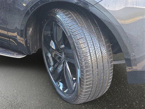 New 2026 Land Rover Discovery Limited Edition image 33