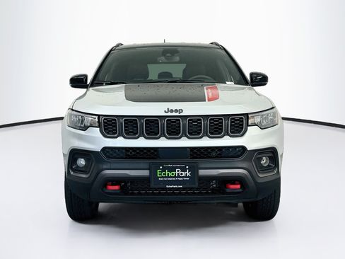 Used 2025 Jeep Compass Trailhawk AWD/4WD image 2