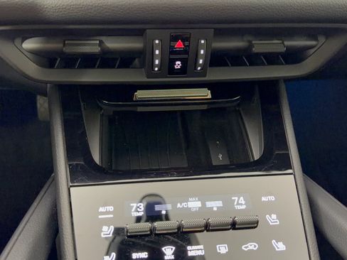 Certified 2024 Porsche Cayenne AWD/4WD image 22