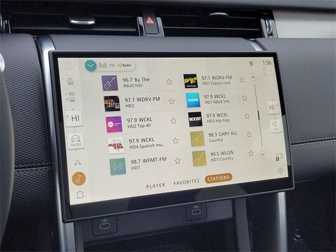 Used 2025 Land Rover Discovery Sport Dynamic SE image 31