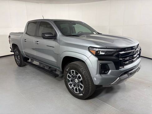 Used 2023 Chevrolet Colorado Z71 w/ Z71 Convenience Package 2 AWD/4WD image 2