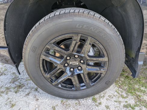 Used 2023 Chevrolet Silverado 1500 Custom image 11