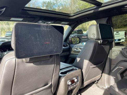 Used 2024 GMC Yukon Denali w/ Advanced Technology Package image 29