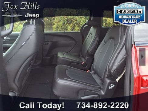 New 2026 Chrysler Pacifica Select image 12