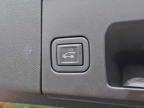 Used 2023 Cadillac XT4 Luxury w/ Cold Weather Package FWD image 31
