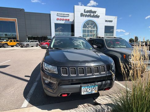 Used 2018 Jeep Compass Trailhawk w/ Leather Interior Group AWD/4WD image 2