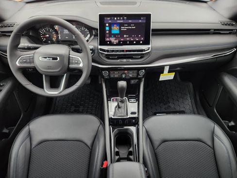 New 2026 Jeep Compass Latitude image 19