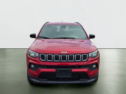 Used 2024 Jeep Compass Latitude AWD/4WD image 9