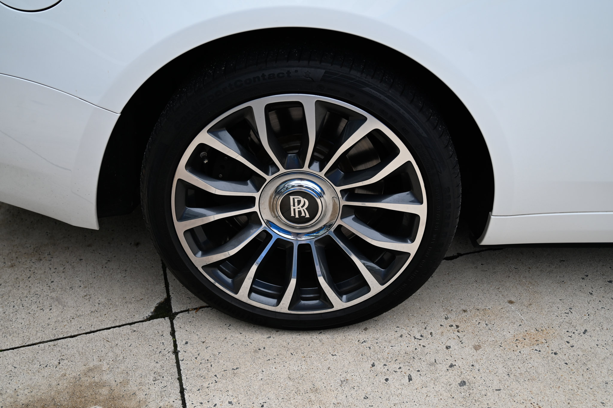 Used 2018 Rolls-Royce Dawn RWD image 11