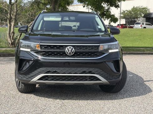 Used 2022 Volkswagen Taos SE AWD/4WD image 2