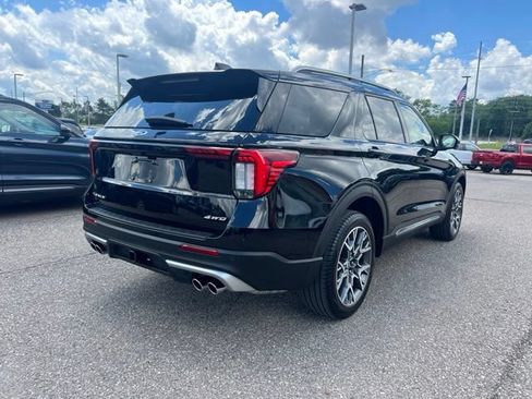 Certified 2025 Ford Explorer Platinum w/ Ultimate Package AWD/4WD image 4
