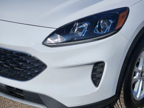 Used 2020 Ford Escape SE image 10