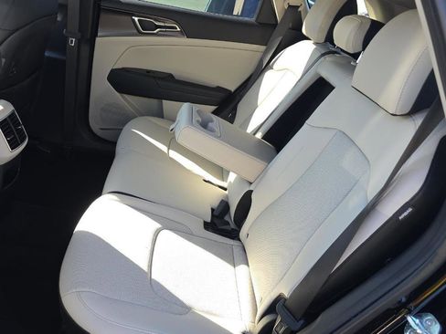 Used 2025 Kia Sportage EX image 6