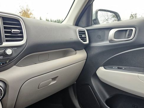 Used 2026 Hyundai Venue SEL FWD image 22