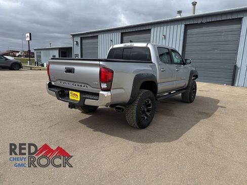Used 2021 Toyota Tacoma SR5 AWD/4WD image 5