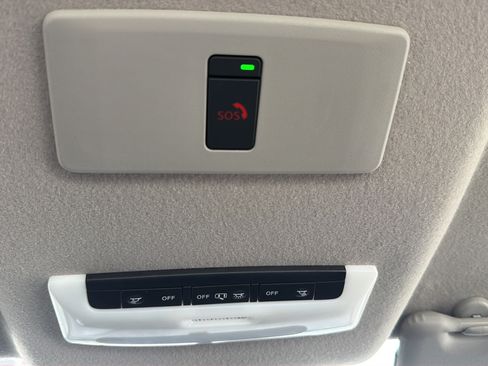 Certified 2024 Nissan Versa SR FWD image 21