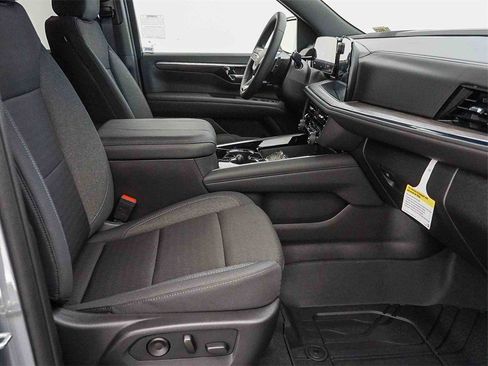 New 2026 Chevrolet Suburban LS image 12