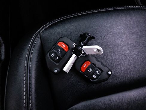 Used 2021 Jeep Wrangler Unlimited Sahara AWD/4WD image 28