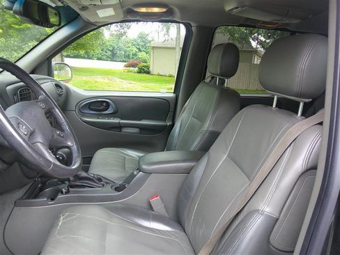 Used 2004 Chevrolet TrailBlazer 4WD w/ LT Preferred Equipment Group image 9