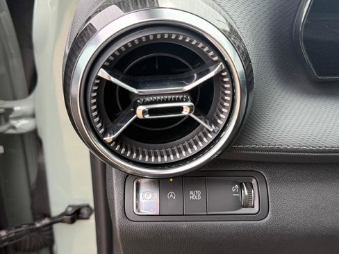 New 2025 Chevrolet Equinox LT FWD image 16